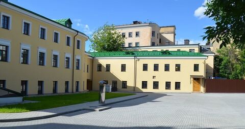 Продажа здания с флигелью Продажа здания с флигелью