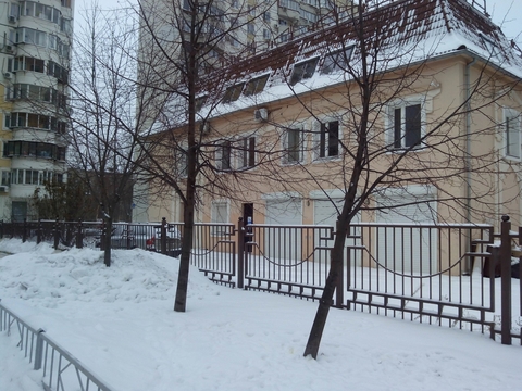 Продается отдельно стоящее двухэтажное здание 1781 кв.м. с огороженной . Продается отдельно стоящее двухэтажное здание 1781 кв.м. с огороженной .