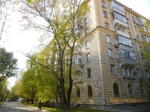 Многокомнатная квартира в фасадной сталинке Многокомнатная квартира в фасадной сталинке