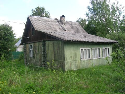 Участок с бревенчатым домом и др.постройками Участок с бревенчатым домом и др.постройками