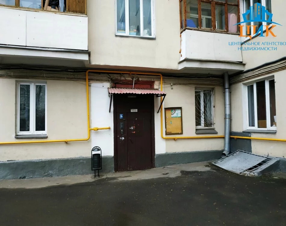 улица выгодная. улица выгодная. улица выгодная. город саратов, улица московская 152. фон городской пейзаж.