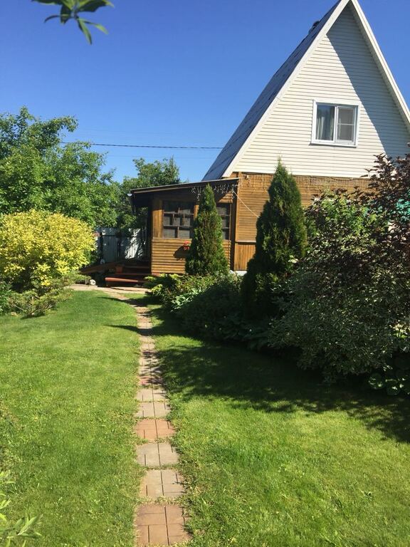 дом рядом с водохранилищем. алешкины пруды калужская область. дома у реки. дом рядом с водохранилищем. дом рядом с водохранилищем.