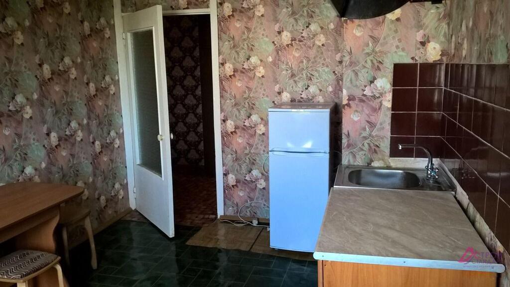 Продам трехкомнатную (3-комн.) квартиру, подмосковная ул, 30.