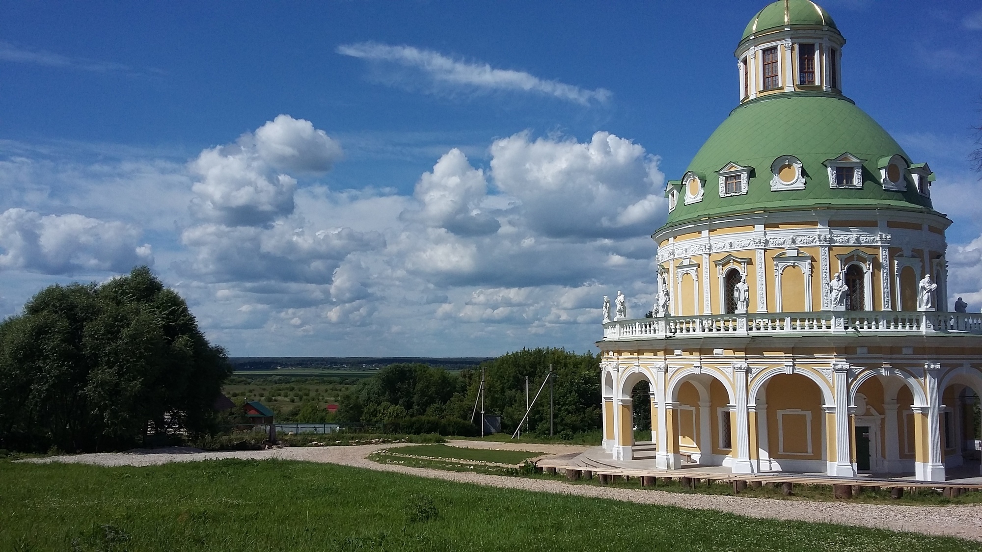 Серпухов округ. Храм в Подмоклово Серпуховского района. Богородицкая Церковь Подмоклово. Деревня Подмоклово Серпуховский район. Серпуховской район деревня Подмоклово.