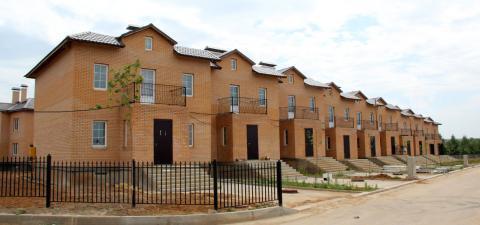 Таунхаус с цокольным этажом в готовом поселке бизнес-класса, 8822200 руб.