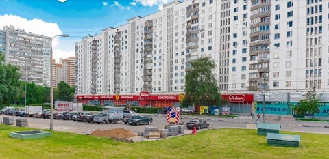 Продажа торгового комплекса 5380 м2 на у метро Славянский Бульвар, 900000000 руб.