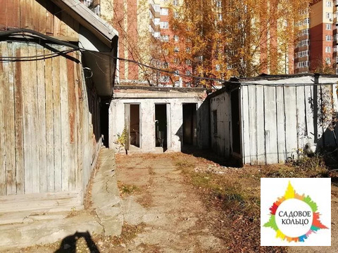 Участок треугольной формы 1096 м2. На участке здание с мансардой 160 м Участок треугольной формы 1096 м2. На участке здание с мансардой 160 м