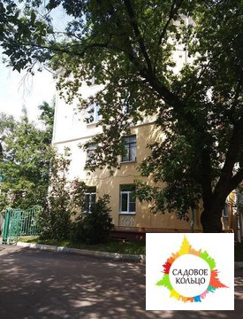 Цоколь с окнами и отдельным входом Цоколь с окнами и отдельным входом