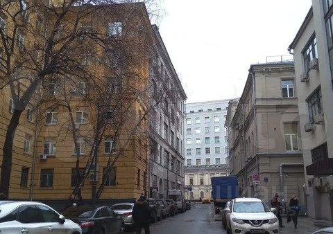 Здание (B), 6 614,1 м Здание (B), 6 614,1 м