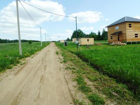 Участок в жилой деревне., 420000 руб.