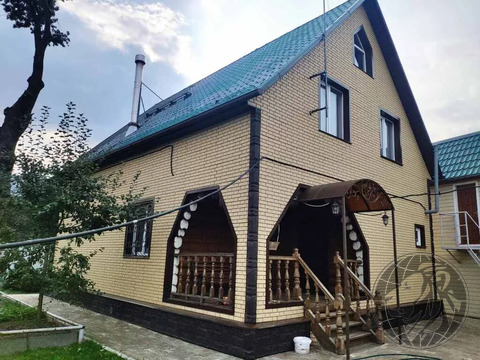 Шикарный дом из бревна в центре Климовска Шикарный дом из бревна в центре Климовска