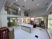 Продажа Торгового помещения на первой линии, 138000000 руб.