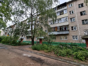 Белоозерский, 1-но комнатная квартира, ул. Молодежная д.18, 3 300 000 руб.